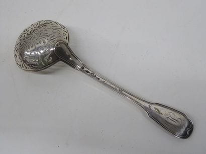 Cuillère à sucre en argent, modèle à filet,...