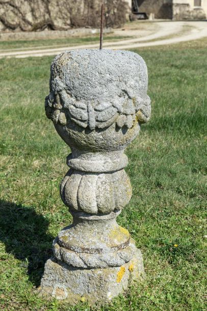 Elément de colonne ou de vasque en pierre...