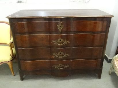 Commode de style Louis XIV en bois naturel...
