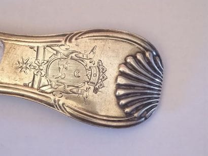 Cuiller à ragoût filets coquilles en argent...
