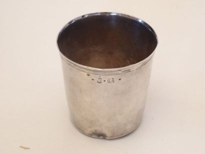 Petite timbale à fond plat en argent, Paris...
