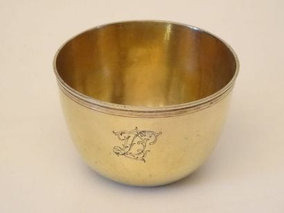 Petite timbale ronde vermeil chiffré. Strasbourg...