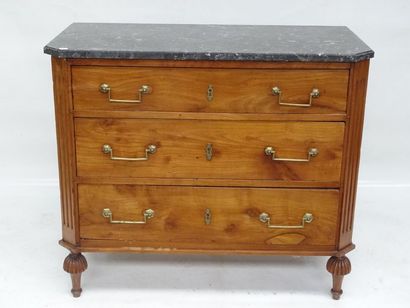 Commode en acajou et placage, montants à...