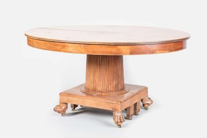 Importante table à bandeau en acajou et placage...
