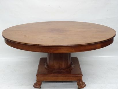 Importante table à bandeau en acajou et placage...
