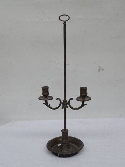 Pied de lampe de bouillotte en métal argenté....
