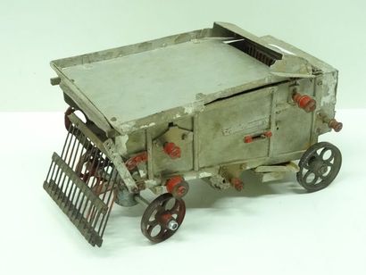 Batteuse / maquette de fabrication artisanale,...