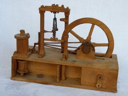 Lot de 6 diverses machines en bois et fil...