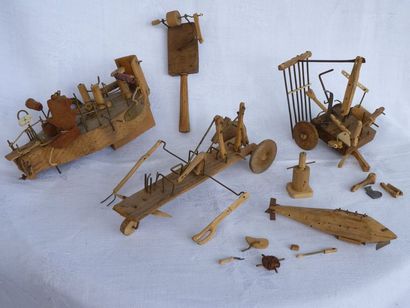 Lot de 6 diverses machines en bois et fil...