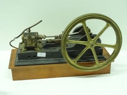 Mécanisme de machine à vapeur avec cylindre...