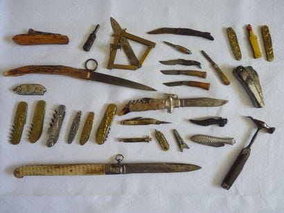 Lot de 30 couteaux de poche anciens dont...