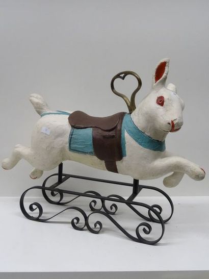 Sujet de manège ancien. Lapin blanc. Bois...
