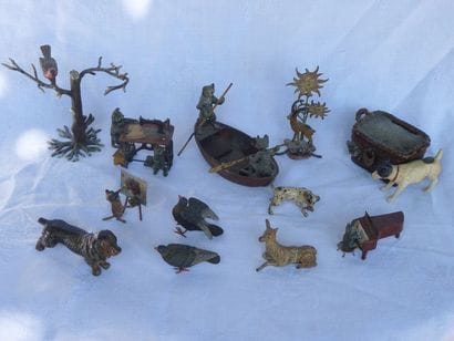 Lot de 12 petits sujets anciens en régule...