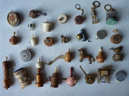 Collection de 26 mètres à rubans en forme...