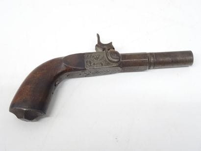Important pistolet type coup de poing à percussion....