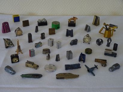 Lot de 45 taille-crayons divers majoritairement...
