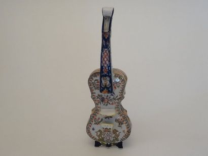 Petit violoncelle en céramique genre Quimper...