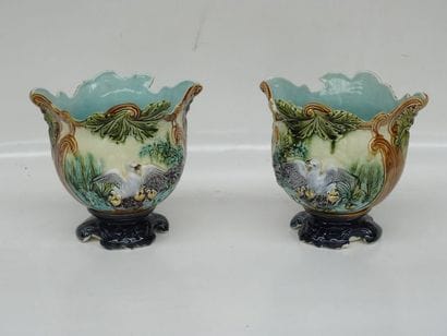 Paire de cache-pots en barbotine à décor...