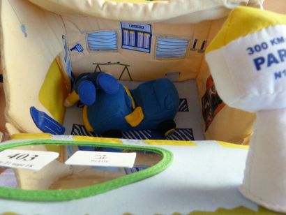 MICHELIN. Maison-jouet en tissu. Années ...