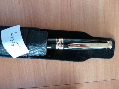 MICHELIN. Un stylo Pierre Cardin