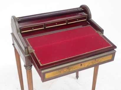 Bureau à mécanisme en acajou et placage,...