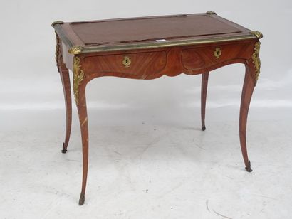 Bureau plat de dame en bois de placage ouvrant...