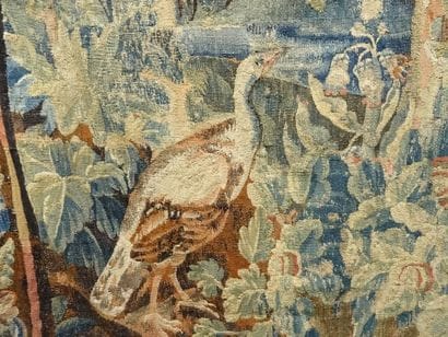 Tapisserie représentant un échassier et des...