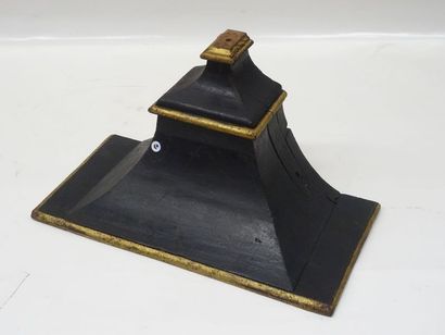 Cartel de forme violonné et sa console en...