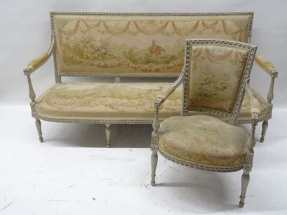 Mobilier de salon en bois laqué et sculpté...