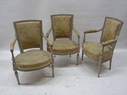 Mobilier de salon en bois laqué et sculpté...