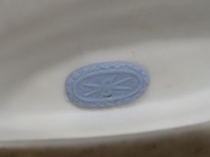Scène d'intérieur en porcelaine représentant...