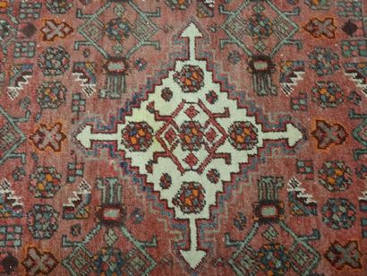 Tapis de laine noué, 217 x 127 cm (7)