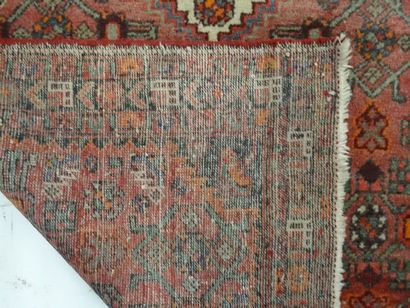 Tapis de laine noué, 217 x 127 cm (7)
