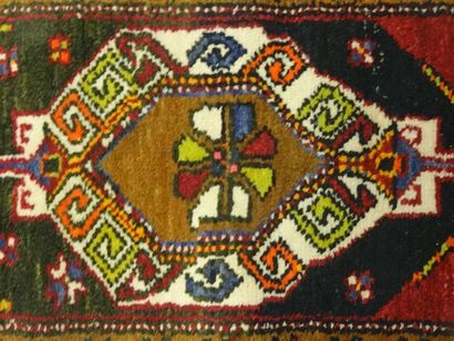 Tapis de laine noué 90 x 48 cm (7)