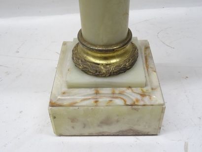Colonne en onyx, monture en bronze (manque...
