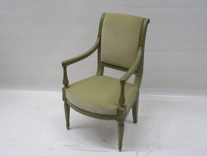 Fauteuil à dossier renversé en bois relaqué...