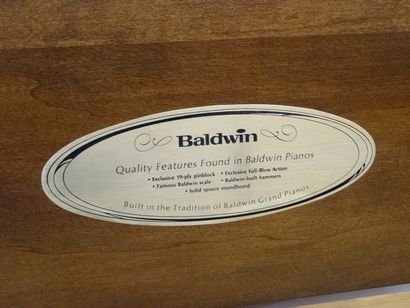 De marque Balawin, piano en acajou et placage,...