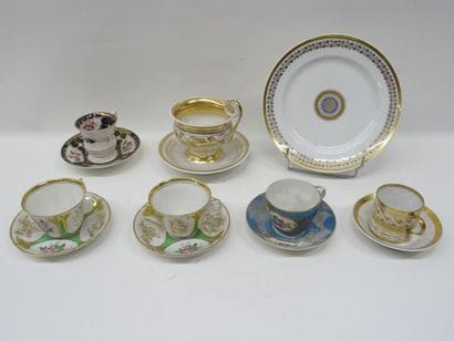 Déjeuner en porcelaine XIXe siècle, 5 tasses...