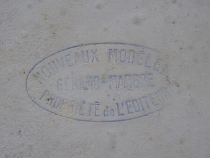Dans deux encadrements en laiton, 2 médaillons...