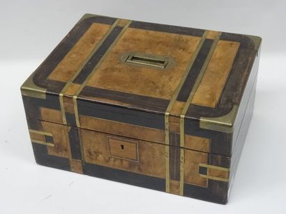 Coffret en bois de placage. XIXe siècle
