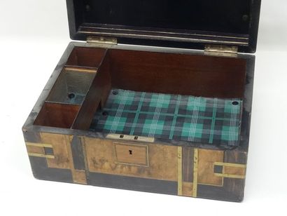 Coffret en bois de placage. XIXe siècle