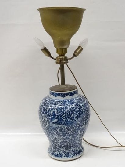 Potiche de forme balustre à décor en bleu...