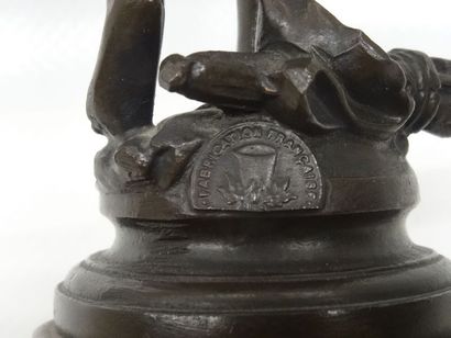 Cupidon, petit bronze, contre-socle en composition...