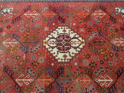 Tapis de laine noué, 255 x 165 cm (7)