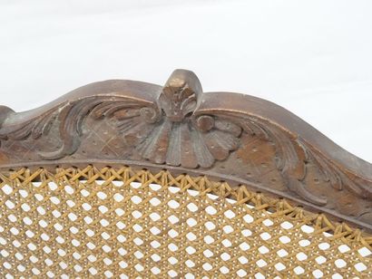 Fauteuil à fond de canne en bois mouluré...