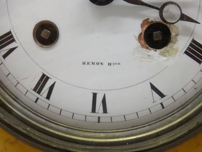 Pendule allégorique en bronze et marbre jaune...
