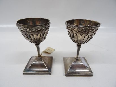 2 coquetiers en argent. 1ère moitié du XIXe...