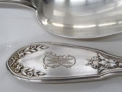 8 couverts à filets et feuilles de laurier...