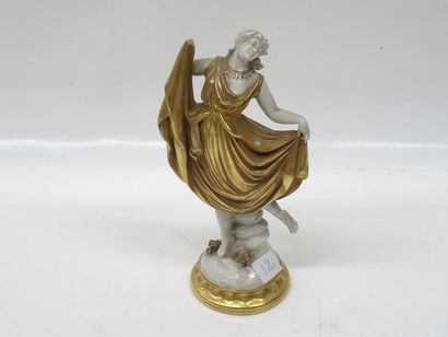 Sculpture en porcelaine représentant une...