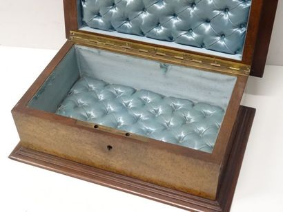 Coffret à bijoux en loupe marquetée dans...